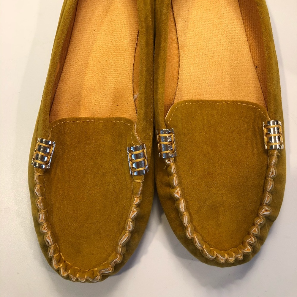 Size 5 Xiu Xian Moccasin Flats Like New